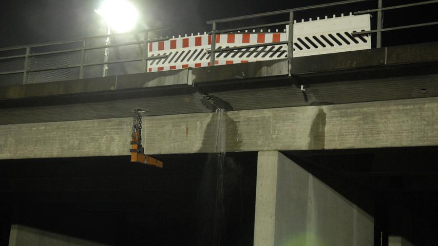 Betonträger der Autobahnbrücke bei Schwabach werden entfernt