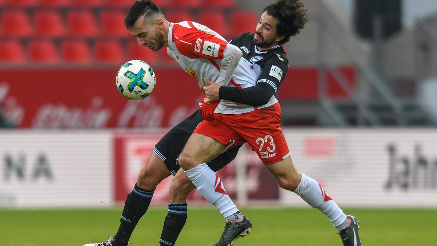 Nils Teixeira und Arminia Bielefeld konnten Sargis Adamyan und Jahn Regensburg am Samstag nicht stoppen.