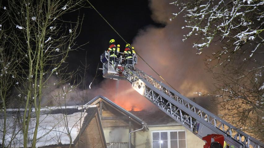 Bauernhaus brannte lichterloh: Großeinsatz im Landkreis Hof 