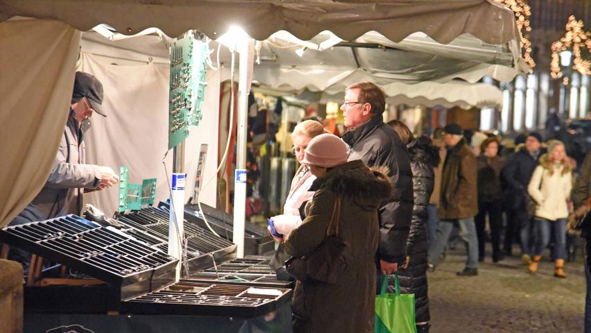 Glühwein, Lebkuchen und Alphornbläser: Der Weihnachtsmarkt in Schwabach
