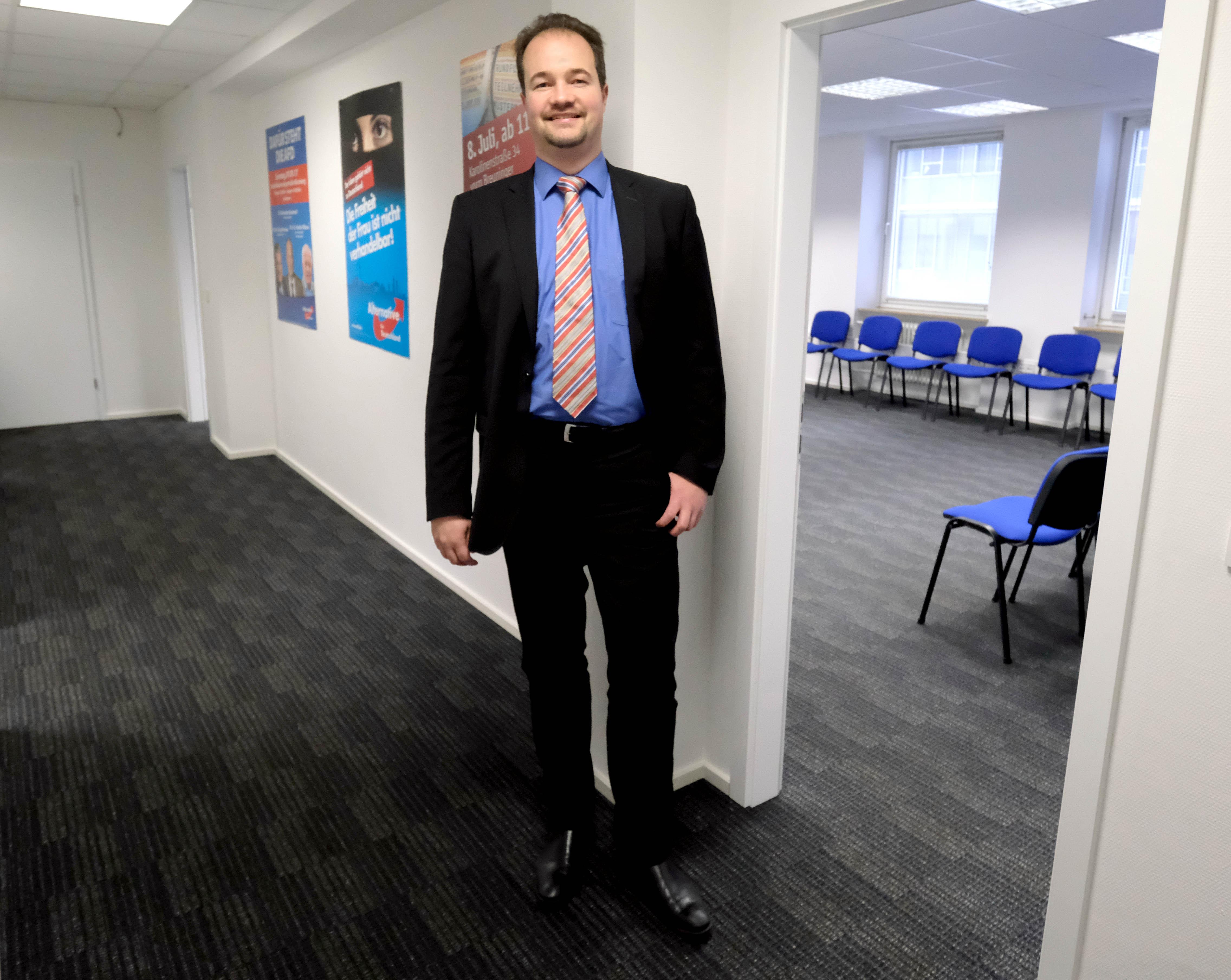 Meine Mitarbeiter und ich nutzen f&uuml;r Fahrten zwischen N&uuml;rnberg und Berlin schon bislang den ICE. Nat&uuml;rlich ist der neue "Sprinter" eine deutliche Verbesserung. W&auml;hrend der Fahrt findet in der Regel die finale Planung der jeweiligen Fraktions- oder Plenarsitzungswoche statt. Dies beinhaltet Telefonate, E-Mail-Korrespondenz und Einarbeitung in die jeweils relevanten Themen. Da es im Bundestag viel aufzuarbeiten gibt, bleibt f&uuml;r das Ausruhen wenig Zeit.