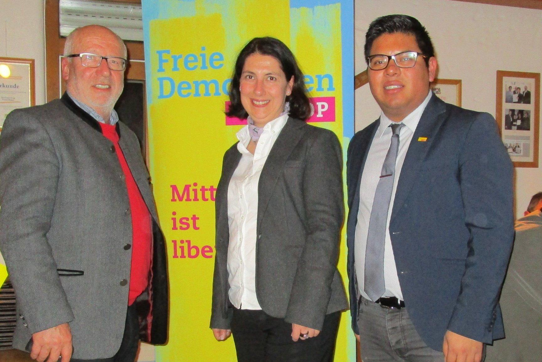 Auf die Er&ouml;ffnung der neuen ICE-Schnellbahnstrecke habe ich schon lange gewartet und sie bereits f&uuml;r die Fahrt diese Woche nach Berlin genutzt &mdash; und werde dies auch k&uuml;nftig gerne tun. Die Bahn stellt durch die verk&uuml;rzte Fahrzeit eine echte Alternative zum Flugzeug dar. Rechnet man die Anfahrt zum Flughafen und die Zeit f&uuml;r Check-in und Boarding dazu, ist der Zeitgewinn durch das Flugzeug fast nicht mehr vorhanden. Mit der Bahn komme ich in Berlin mitten in der Stadt an und kann zu Fu&szlig; zum Bundestag laufen. Zudem habe ich im Zug die M&ouml;glichkeit, in vollem Umfang meinen Laptop zu benutzen, und kann so die Fahrtzeit zum Arbeiten beziehungsweise zur Beantwortung meiner Mails nutzen. Ist das erledigt, verbringe ich die restliche Zeit sehr gerne mit Lesen und einer Tasse Kaffee.