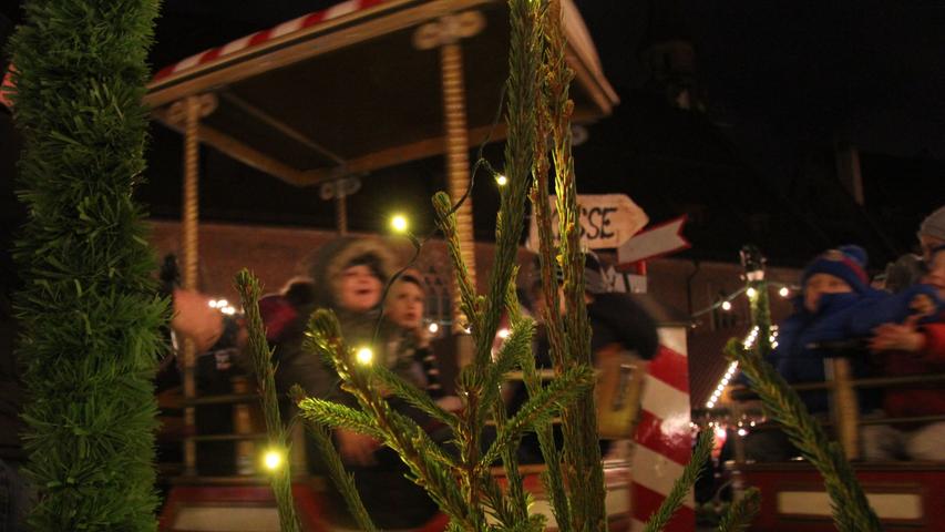 Oh, wie schön das leuchtet: Der Christkindlesmarkt bei Nacht