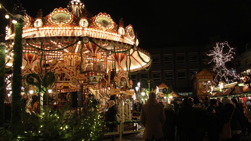 Oh, wie schön das leuchtet: Der Christkindlesmarkt bei Nacht