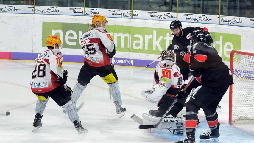 Ehliz-Show gegen die Pinguins: Ice Tigers gewinnen 7:4