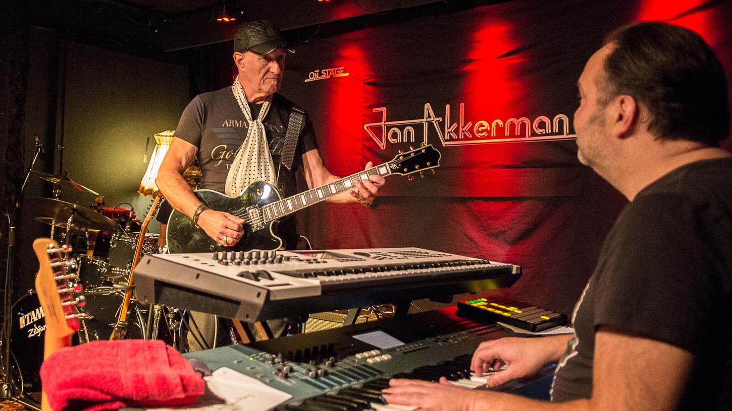 Jan Akkerman lässt die Gitarre singen