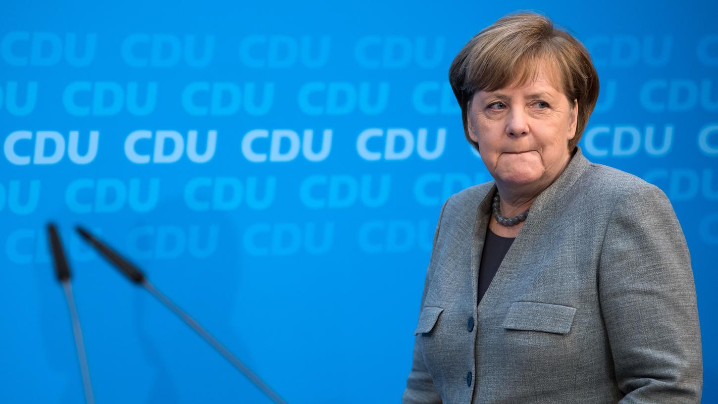 Auf die neue, rechtskonservative Regierung in Österreich unter Sebastian Kurz reagierte Kanzlerin Merkel bislang eher abwartend. Am Montag sagte sie in Berlin, dass sie die "europapolitische Positionierung" Österreichs genau verfolgen werde.