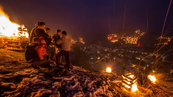 Am 6. Januar feiert die Pottensteiner Gemeinde den Beschluss der Ewigen Anbetung mit unzähligen Kerzen und Lichtern.