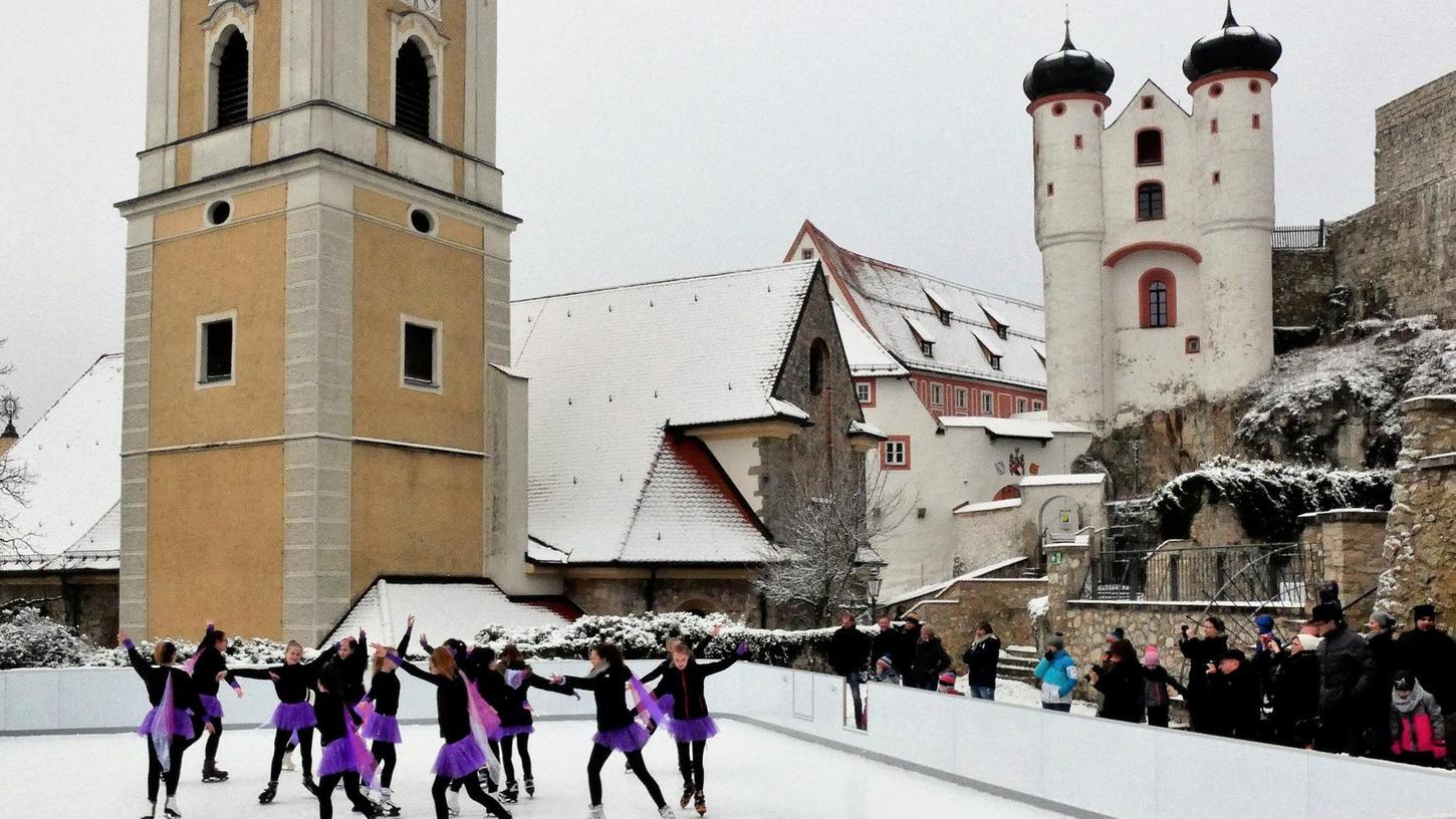 Parsberg: Schnee zuckert neue Kunsteisbahn