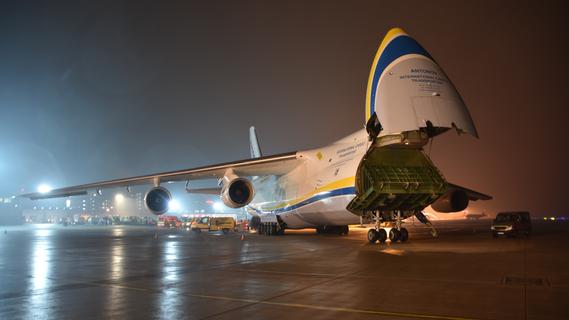 Giganten-Ankunft am Dienstagmorgen: Einer der größten Jets landet in Nürnberg