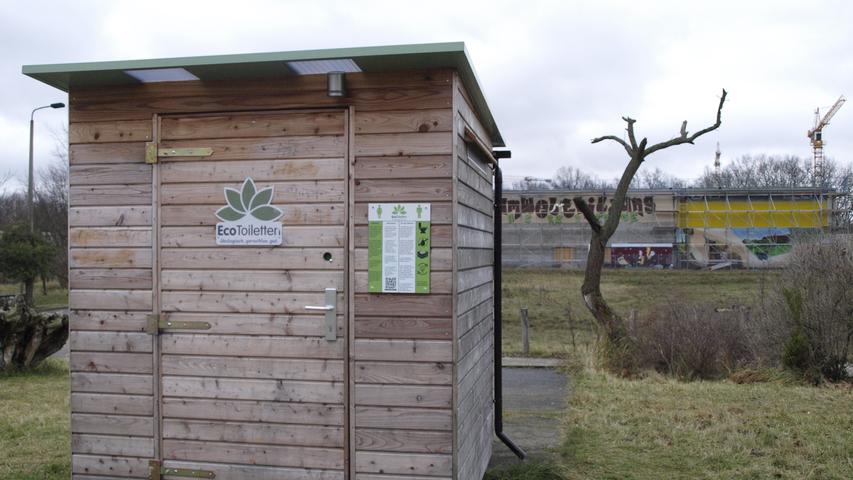 Für Besucher gibt es eine Komposttoilette.