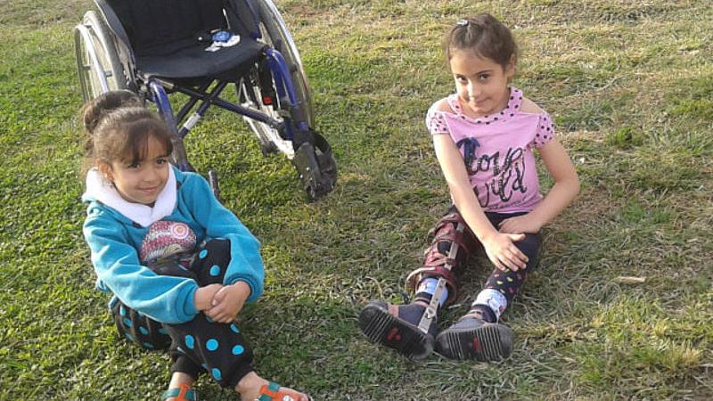 Im Rollstuhl: Schüler wollen der kleinen Shahed helfen