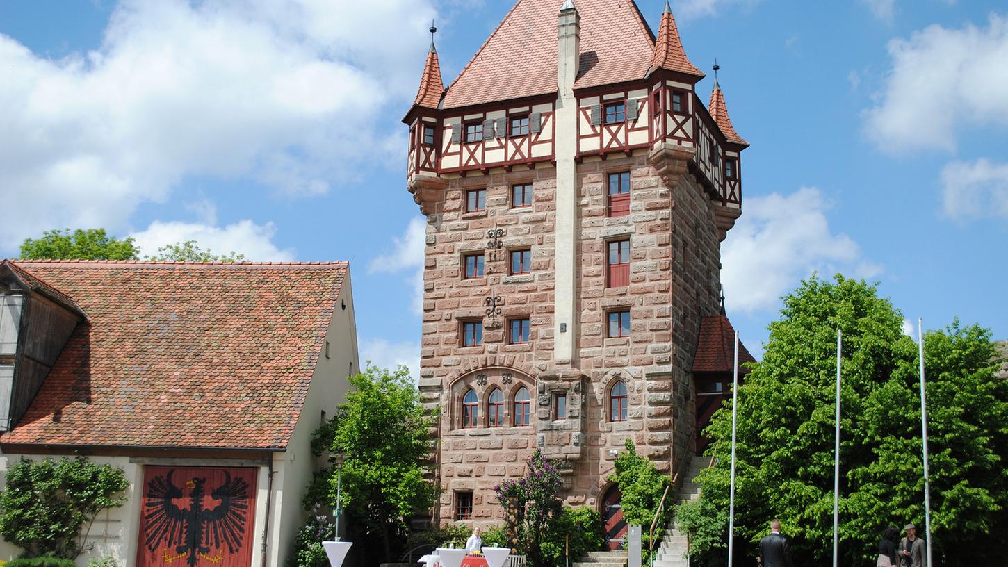 Ein prächtiges Beispiel fränkischer Burgenbaukunst: Der Schottenturm auf Burg Abenberg. Er muss saniert werden, was nun doch gefördert wird.