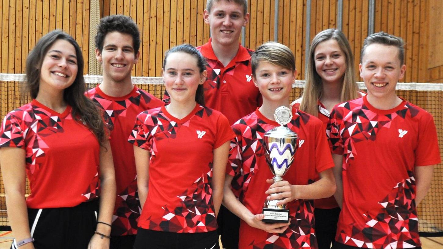 Meisterpokal für Badminton-Cracks aus Freystadt