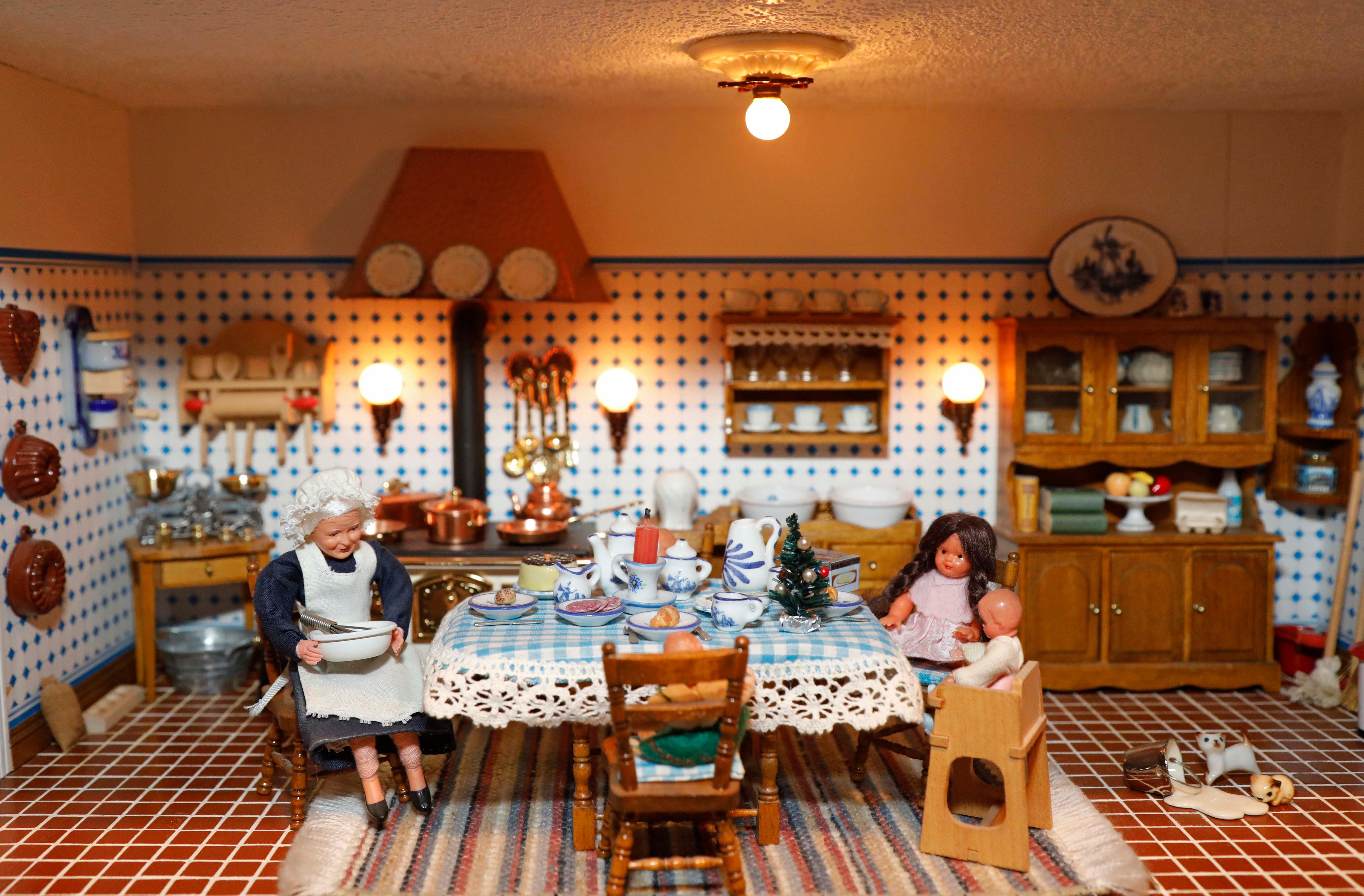 Winzige Weihnachten in Frau Pfeiffers Puppenhaus - Fürth | Nordbayern