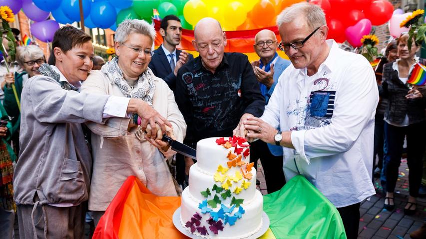Nach jahrelanger Debatte ging plötzlich alles ganz schnell: Der Bundestag ebnete im Juni den Weg zur Ehe für alle.