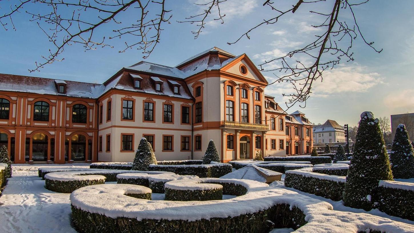 Als der Winter Einzug in Eichstätt hielt: Das Verwaltungsgebäude der Katholischen Universität, die ehemalige fürstbischöfliche Sommerresidenz, vom Hofgarten aus gesehen.