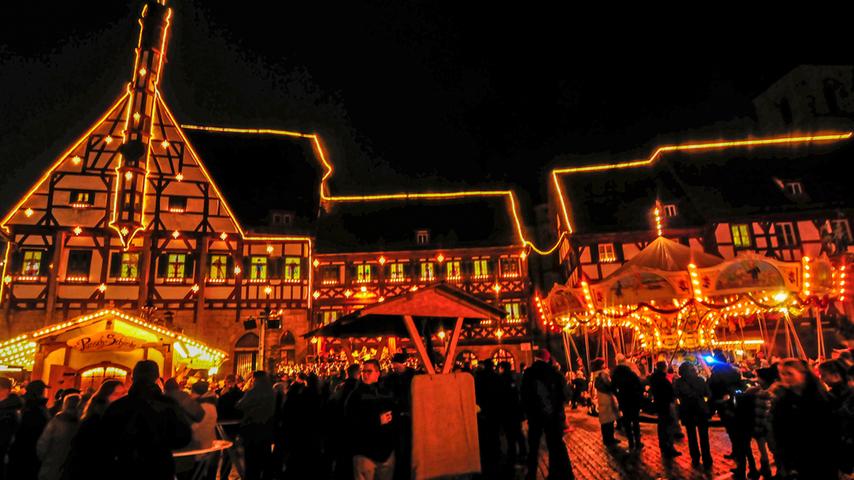 Zum Jahresabschluss: Schluss mit den Baustellen in Forchheim! (Wenn auch nur in unserer Bildergalerie, die wir mit dem heuer wieder wunderschönen Weihnachtsmarkt beenden.)