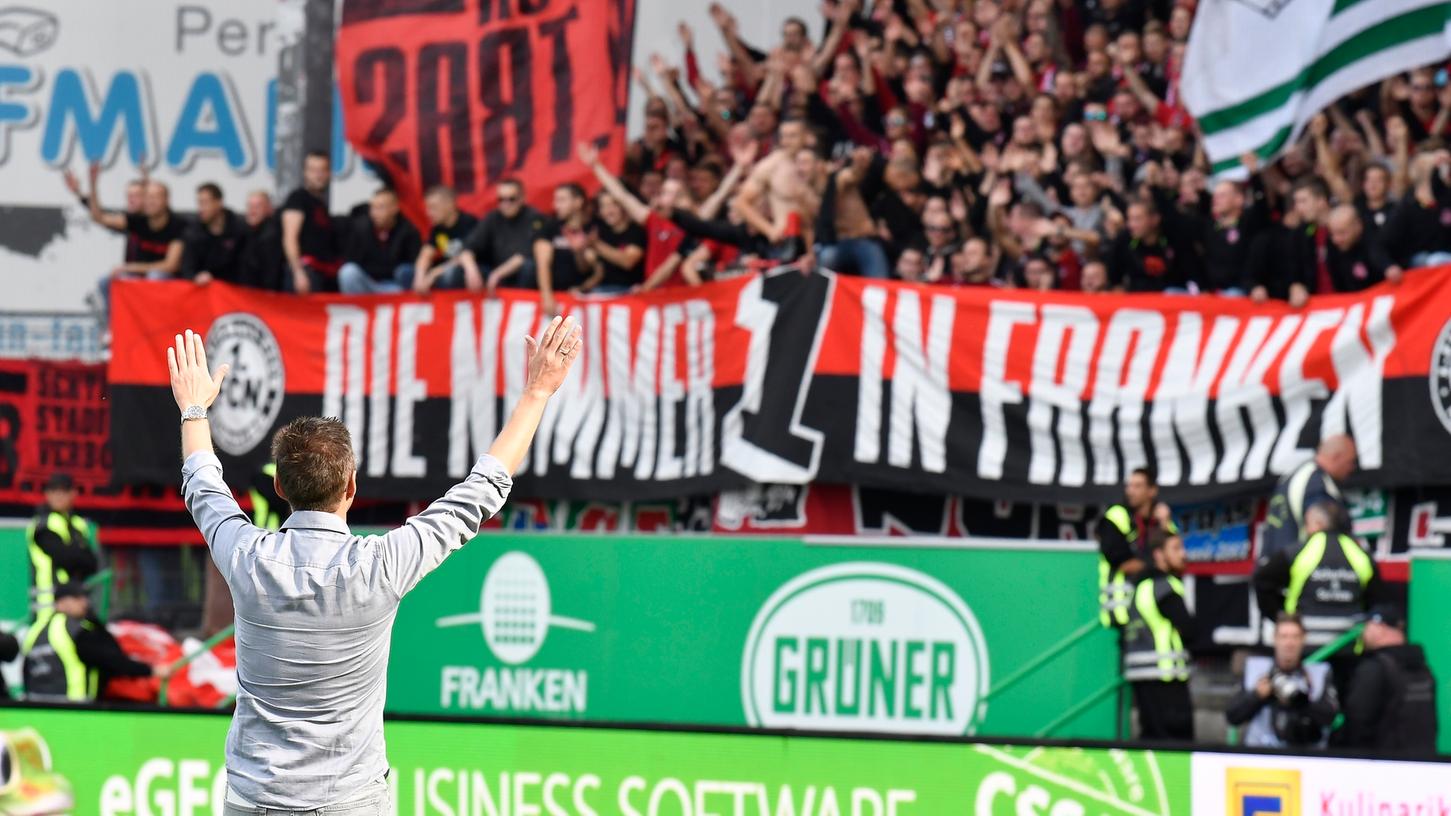 Im Hinspiel konnte Club-Coach Michael Köllner mit den FCN-Fans feiern. Dem 3:1 im Ronhof soll nun der zweite Derbysieg der Saison folgen.