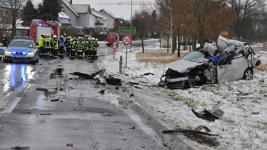 Anhänger außer Kontrolle: Tödlicher Unfall bei Elsendorf