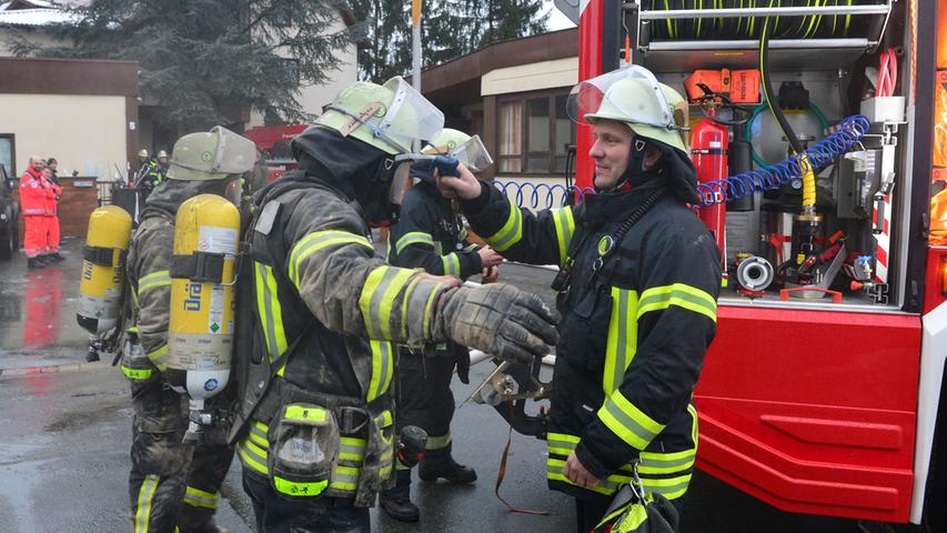 Rauch in Schreinerei: Großeinsatz der Erlanger Feuerwehr