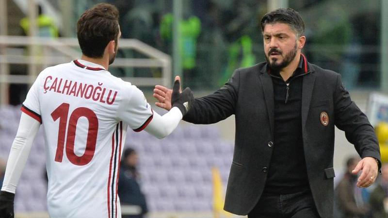 Hakan Calhanoglu erlebt unruhige Zeiten beim AC Mailand.