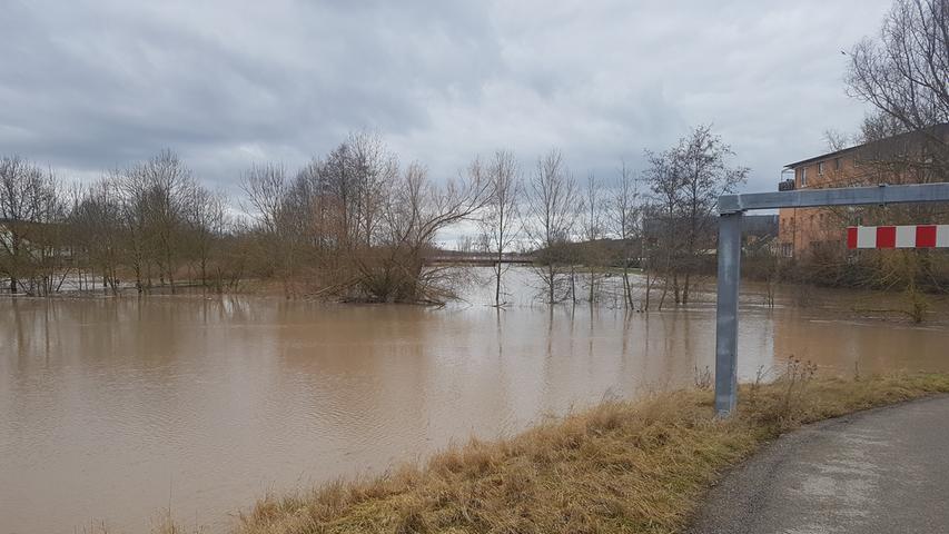 Überschwemmung in Ansbach sorgt für Parkplatz-Räumung