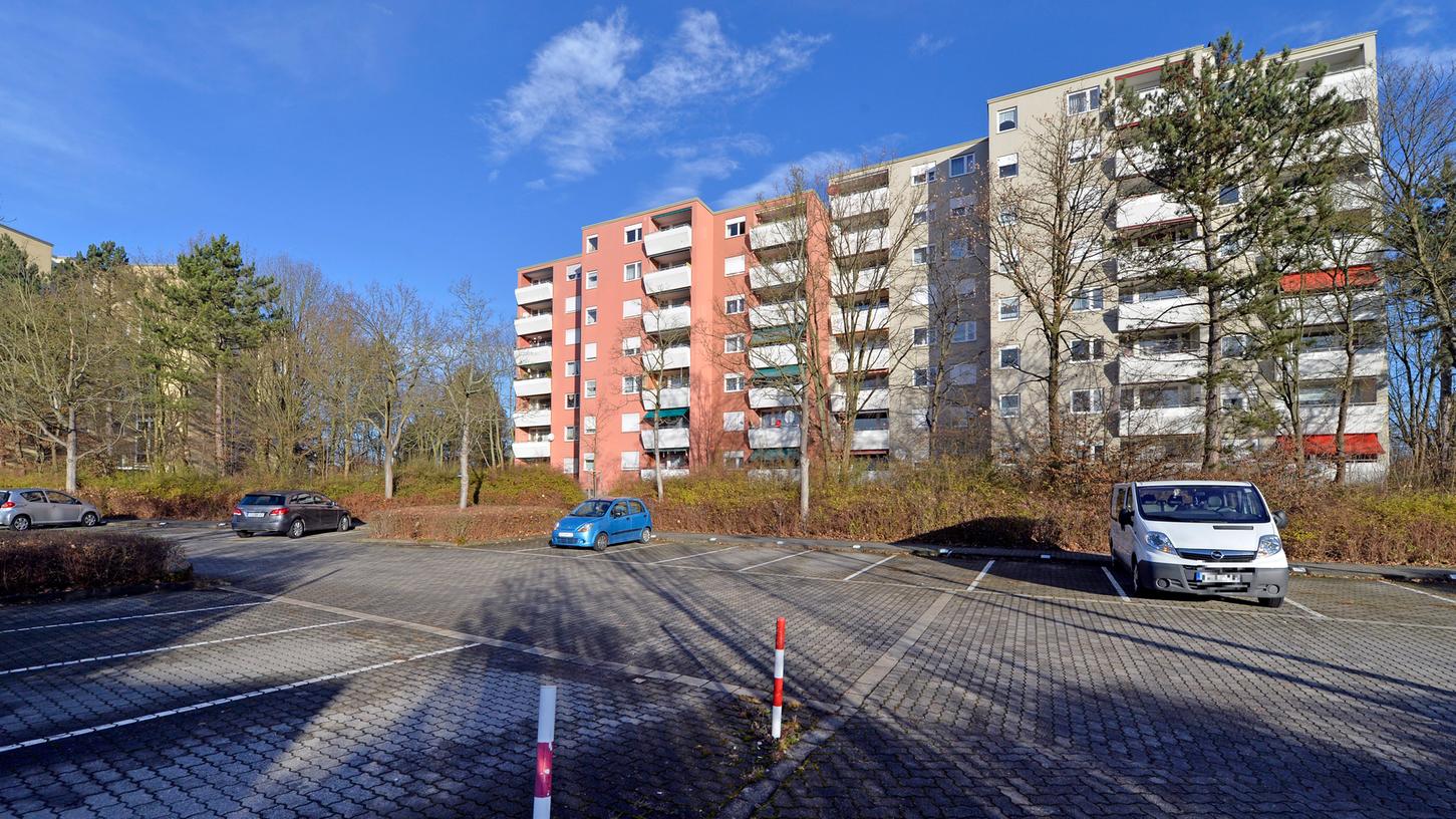 90 neue Wohnungen will die Gewobau auf ihren Parkplätzen an der Odenwaldallee in Büchenbach bauen. Auch hier regt sich Widerstand.