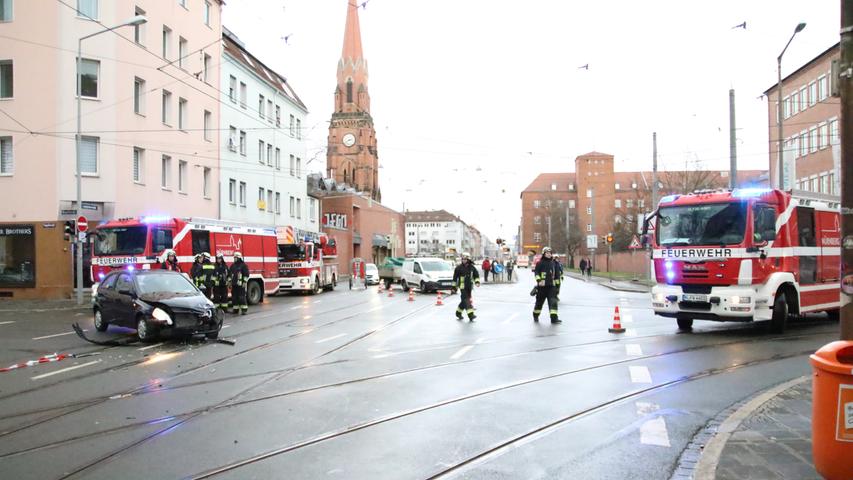 Unfall in Nürnberger Landgrabenstraße: Vier Personen verletzt