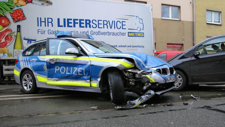 Unfall in Nürnberger Landgrabenstraße: Vier Personen verletzt