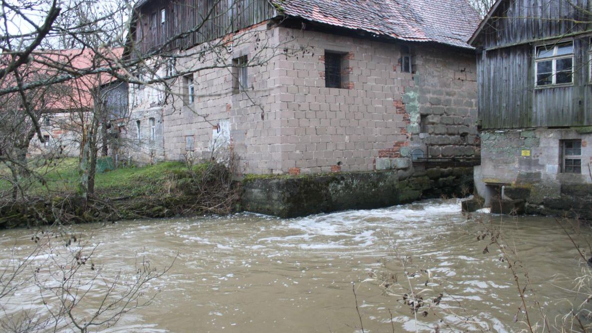 Noch ist von Überflutungen im Landkreis Roth nichts zu sehen. Selbst an der Paulusmühle bei Hilpoltstein, wo die Kleine Roth oft übers Ufer tritt, war am Donnerstag lediglich ein erhöhter Pegel festzustellen.