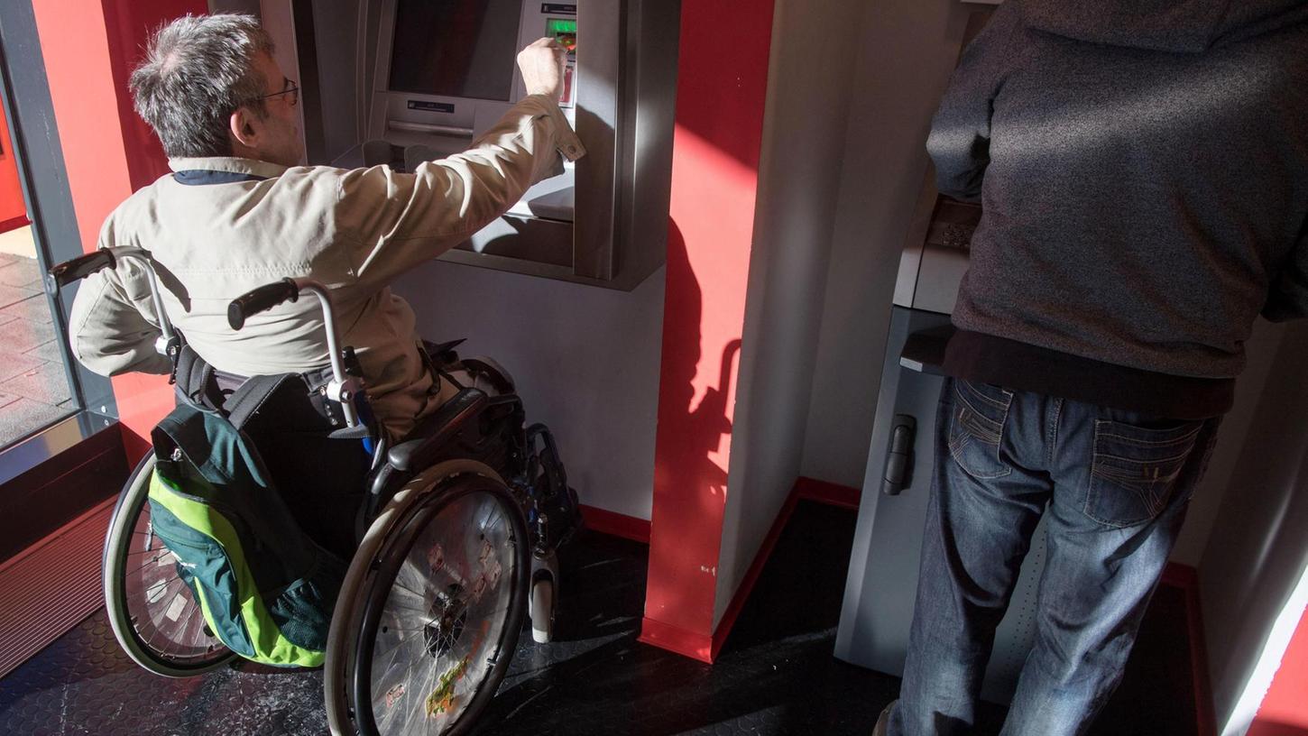 Behindertengerechter Zugang: Sparkassen sind Vorreiter