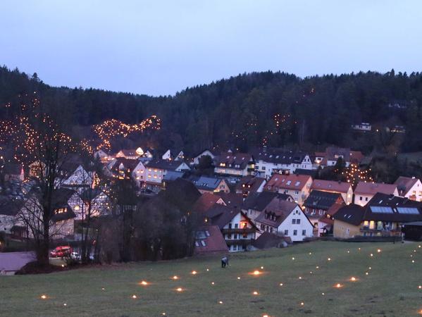 Magisches Obertrubach: Lichterprozession lockt Massen 