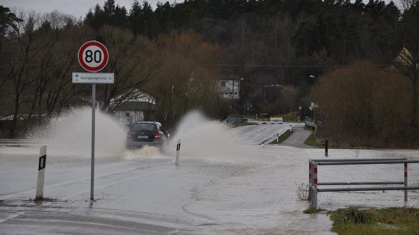 Hochwasser bei Bernlohe.