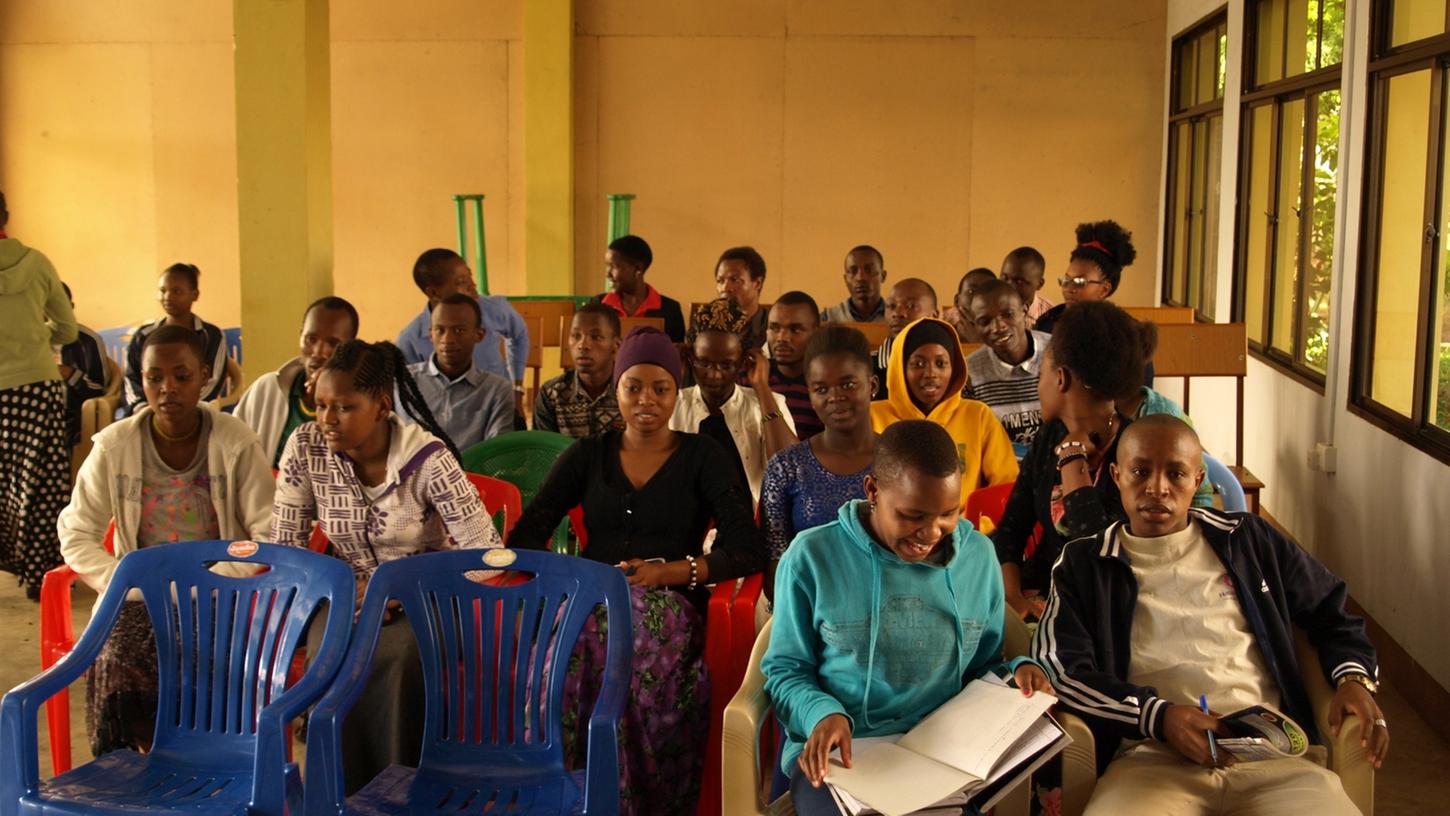 Im Massai-College am Rande des Mount Meru können Kinder aus armen Verhältnissen lernen und bald auch studieren. Foto: Schwarz-Stiftung