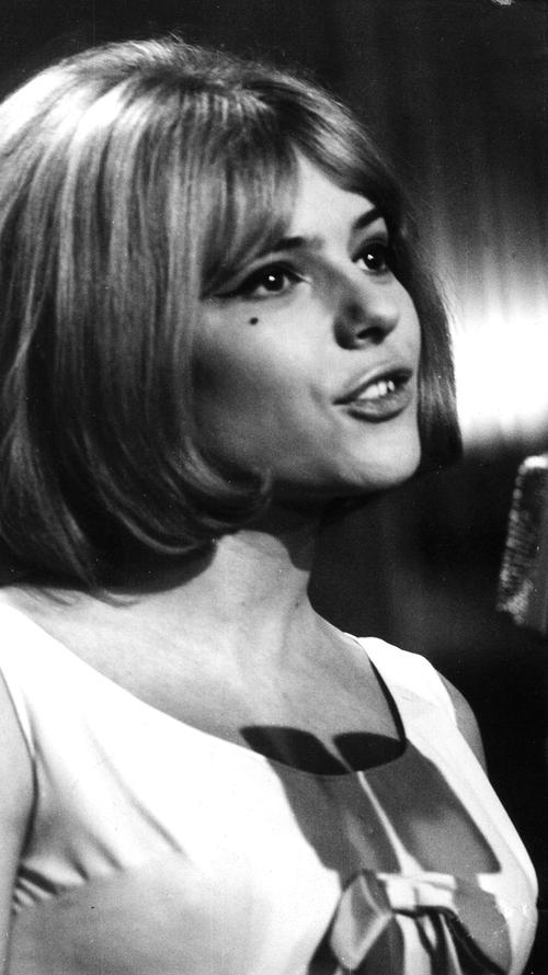 "Ella, elle l’a" und andere Hits machten die französische Schlagersängerin France Gall auch in Deutschland bekannt. Im Januar 2018 erlag der Star der 1960-er und 1970-er Jahre einer Krebserkrankung.