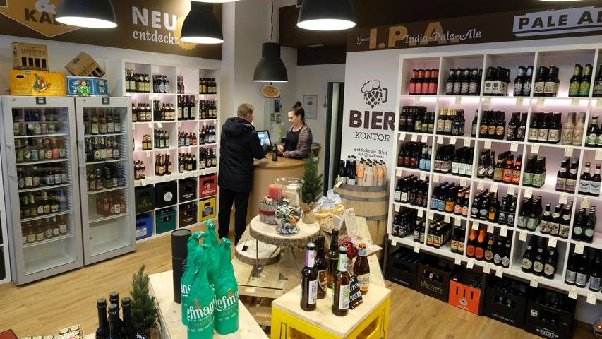 Hier hat Biersommelier Markus Böhm seit 2016 einen eigenen Laden: das BierKontor. 600 Sorten bietet er dort an, etliche fränkische Biere, dazu jede Menge Spezialitäten, von Pale Ales bis Fruchtbiere.