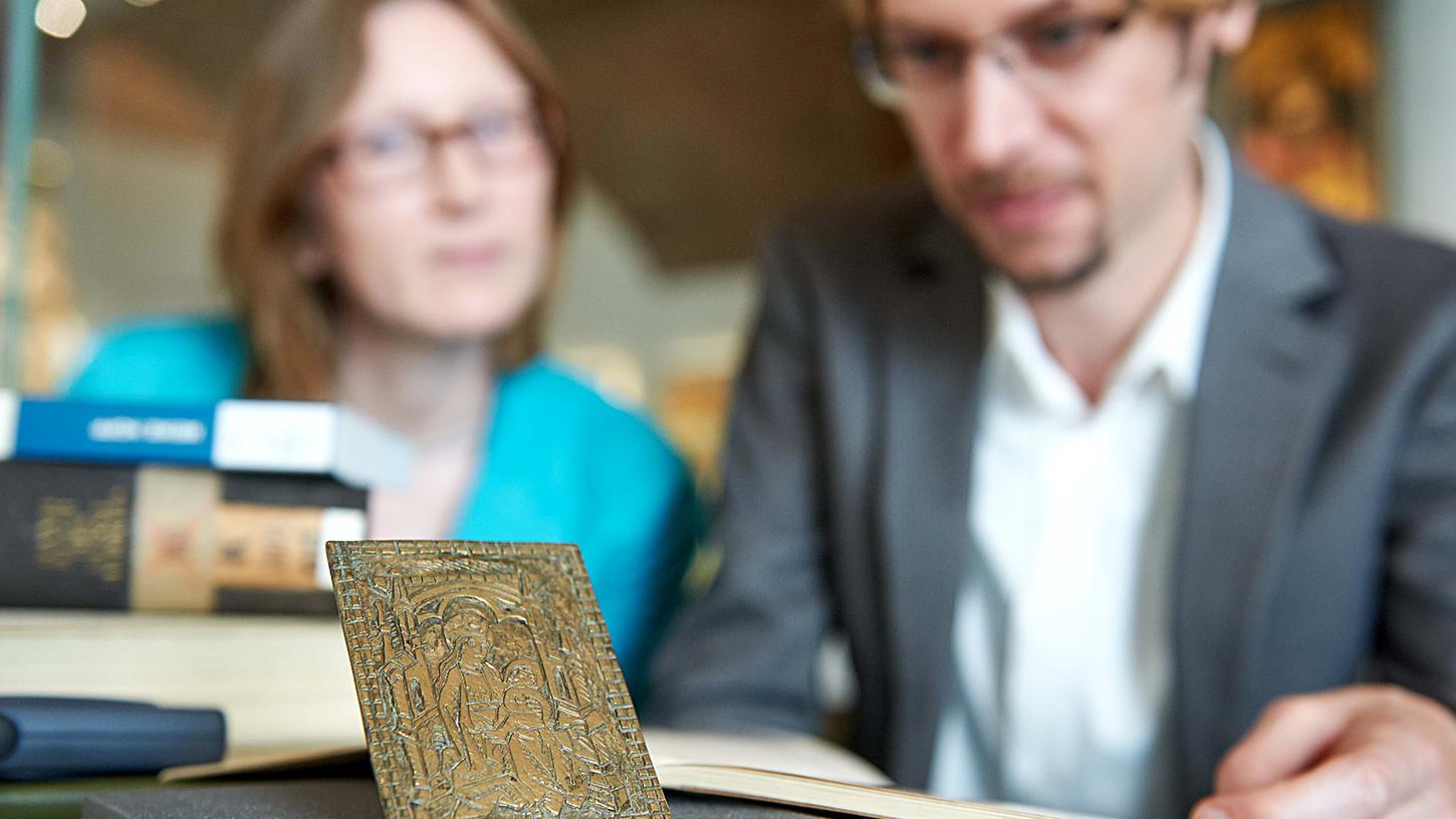 Erst seit kanpp 20 Jahren wird die Provienzforschung wieder vermehrt in Museen betrieben. Erst seit kanpp 20 Jahren wird die Provienzforschung wieder vermehrt in Museen betrieben.