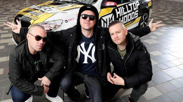 Das Trio Hilltop Hoods ist der bekannteste und erfolgreichste HipHop Act Australiens. Der Erfolg der Hilltop Hoods beschränkt sich allerdings nicht nur auf Australien. Mit ihren fantastischen Live-Shows haben sie sich mittlerweile international ein begeistertes Publikum erspielt.