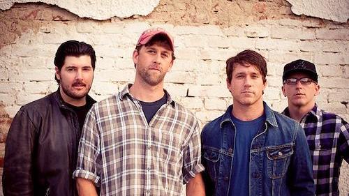 Lange Zeit hat es gedauert. Dafür ist nun die Vorfreude umso größer, die Post-Hardcore-Band Hot Water Music um Frontmann Chuck Ragan mit neuem Album im Gepäck am Taubertal-Festival live auf unserer Bühne zu haben.