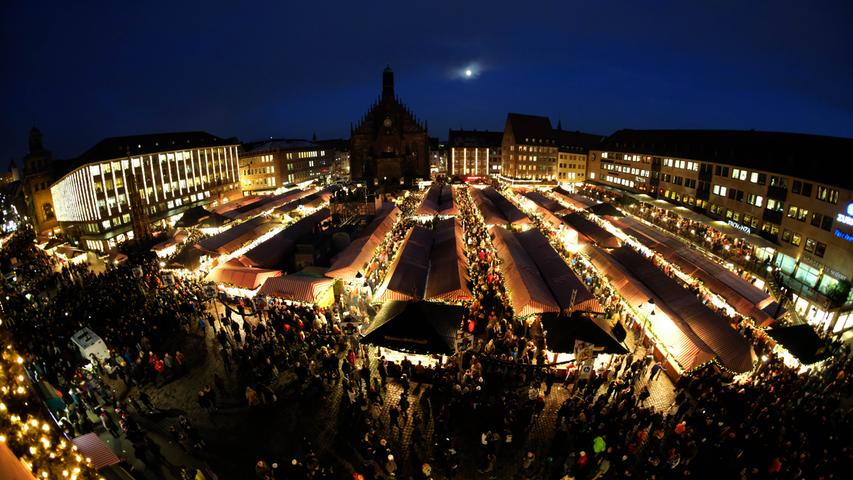 Darf natürlich auch 2018 in keinem Veranstaltungskalender fehlen: Der Nürnberger Christkindlesmarkt begrüßt Besucher aus aller Welt vom 30. November bis zum 24. Dezember.