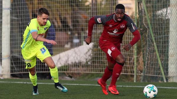 "Ein interessanter, junger Spieler. Durch seine Verpflichtung stellen wir unseren Kader für die restlichen 16 Spiele noch breiter auf und erhöhen unsere taktische Flexibilität", kommentierte Da-noch-Club-Vorstand Andreas Bornemann derweil das Engagement von Ulisses Garcia. Lediglich zwei Einsätze des Schweizers widersprechen dem Statement von Nürnbergs in der Zeit hauptverantwortlichen Kaderplaner nicht. Als reichlich magerer Arbeitsnachweis der damaligen Werder-Leihgabe dient diese Statistik natürlich trotzdem.