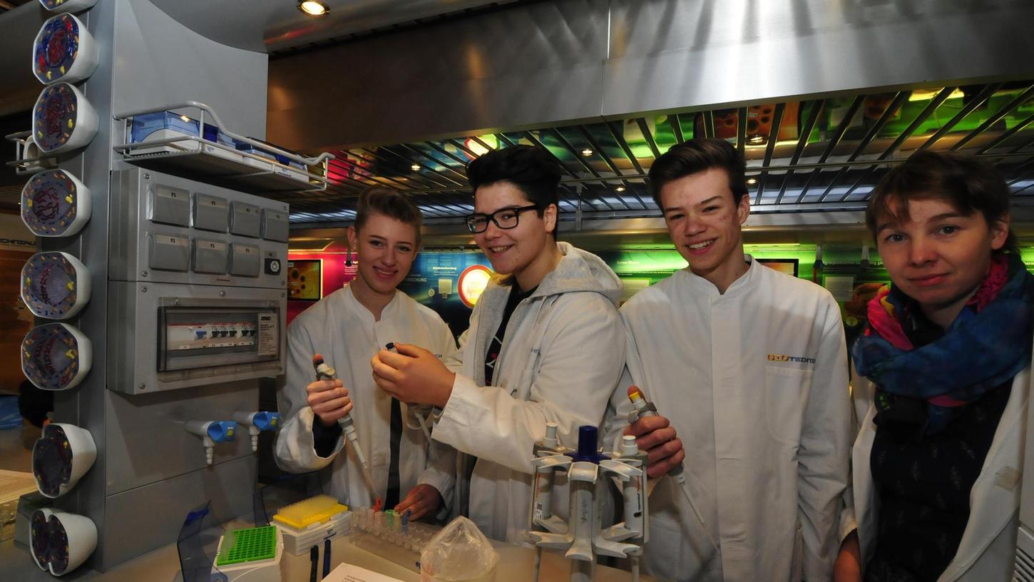 Forchheim: Schüler isolieren DNA aus eigenem Speichel