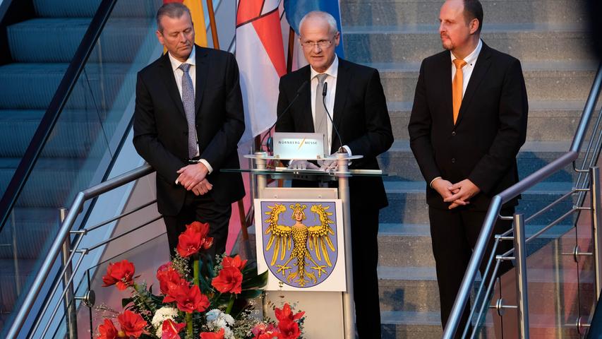 ... Oberbürgermeister Ulrich Maly (links) und seine Stellvertreter Klemens Gsell (mitte) und Christian Vogel (rechts) konnten am Mittwoch ihre Gäste im Nürnberger Messezentrum begrüßen.
