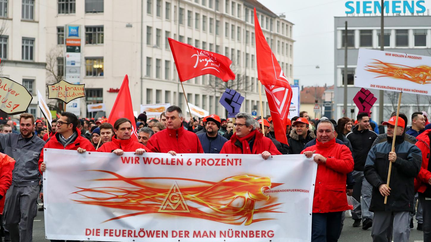 5000 Menschen legten am Donnerstag die Arbeit in Nürnberg nieder.