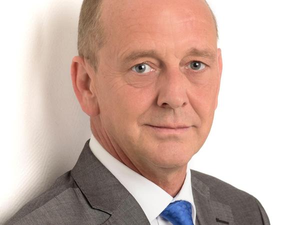Roger Balser, der bei Hasbro unter anderem für den Aufbau von internationalen Vertriebsstrukturen zuständig war, wechselt ebenfalls in den Playmobil-Vorstand wechseln. Roger Balser, der bei Hasbro unter anderem für den Aufbau von internationalen Vertriebsstrukturen zuständig war, wechselt ebenfalls in den Playmobil-Vorstand wechseln.