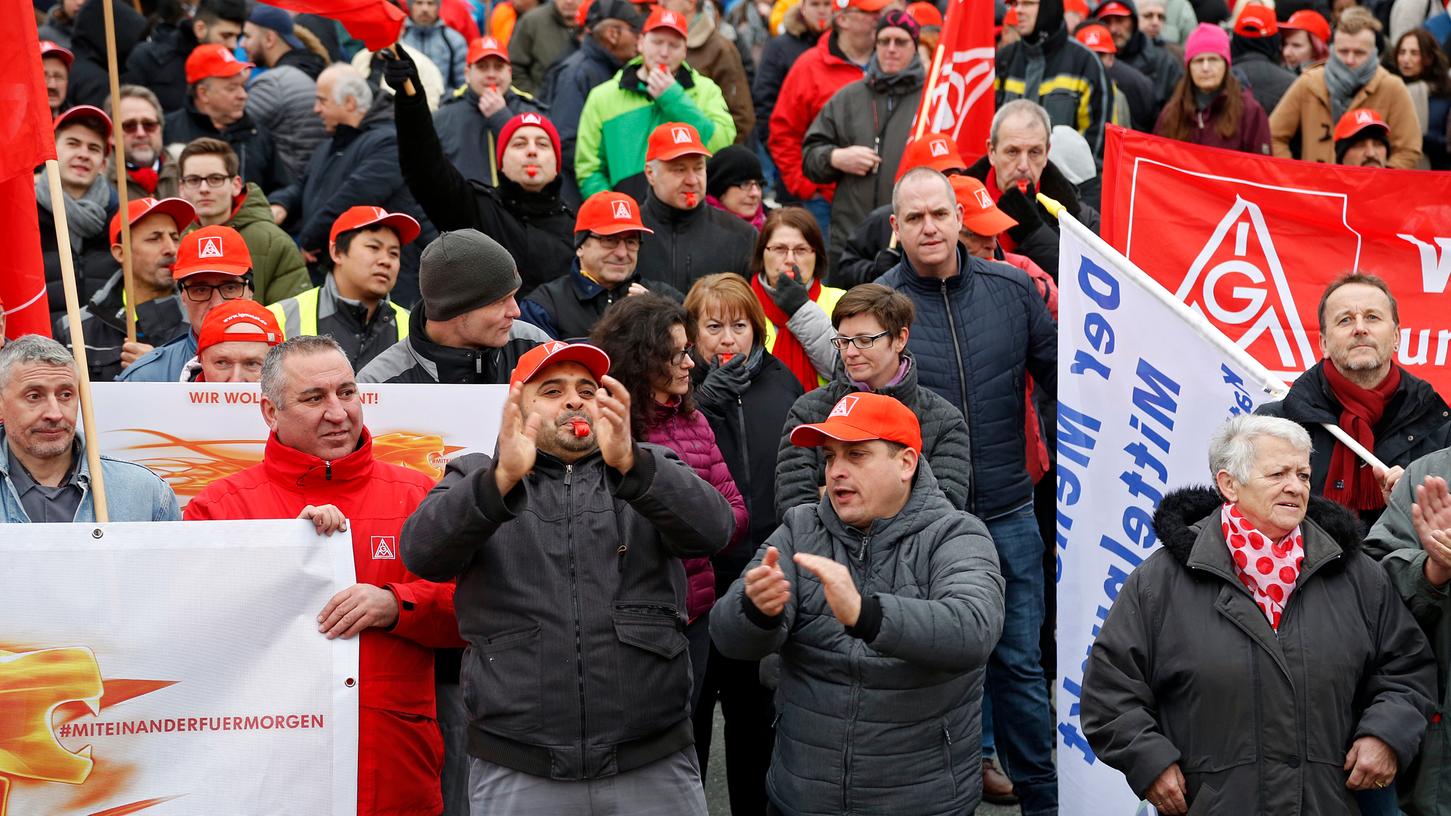 Nürnberg ist am Freitag zum lokalen Schwerpunkt der IG Metall-Streiks in Bayern auserkoren worden.