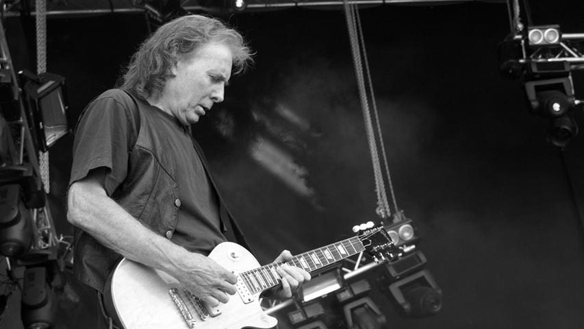 Der britische Motörhead-Gitarrist Eddie Clarke starb am 10. Januar im Alter von 67 Jahren an den Folgen einer Lungenentzündung.