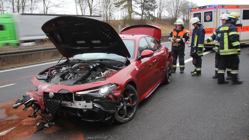Pärchen schrottet neuen Alfa Romeo bei Probefahrt auf der A3