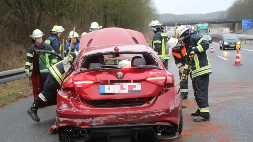 Pärchen schrottet neuen Alfa Romeo bei Probefahrt auf der A3